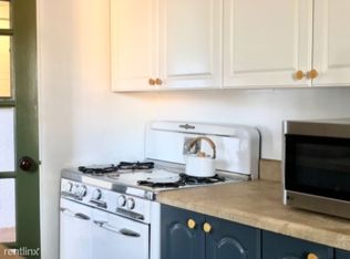 6605 Iris Dr, Los Angeles, CA 90068