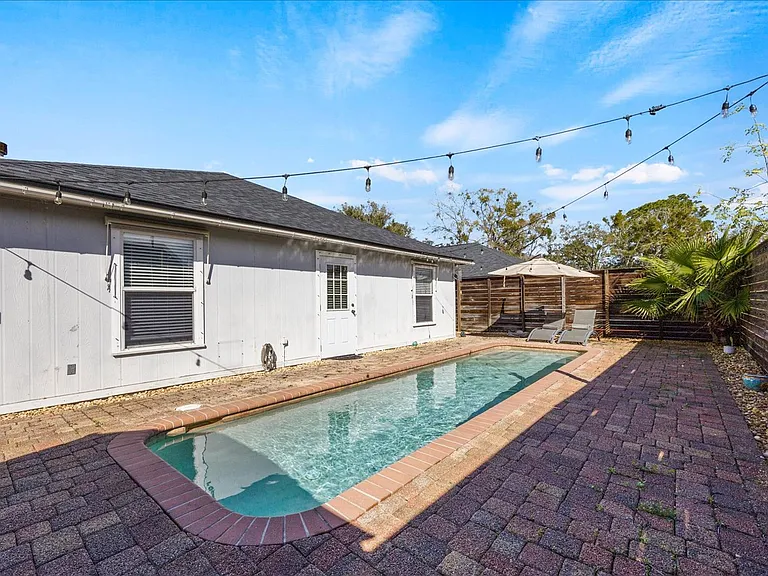 1073 Stocks St — Photo 32