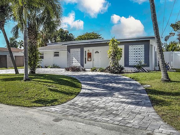 3rd image of 1621 SW 3rd Avenue