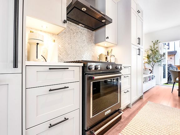 4th image of 525 E 2nd St #127