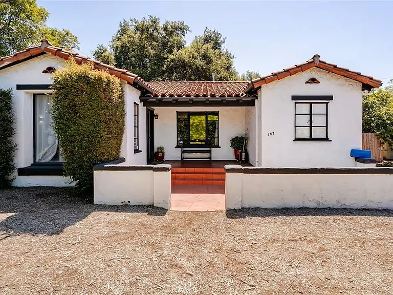 1574 N Orange Grove Ave — Photo 1