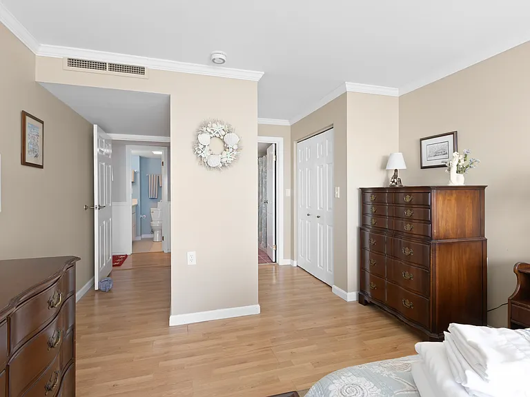 1 Seacliff Ave — Photo 35