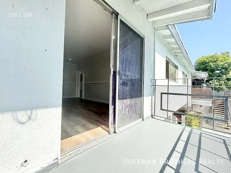 6337 Whitsett Ave #19 — Photo 6