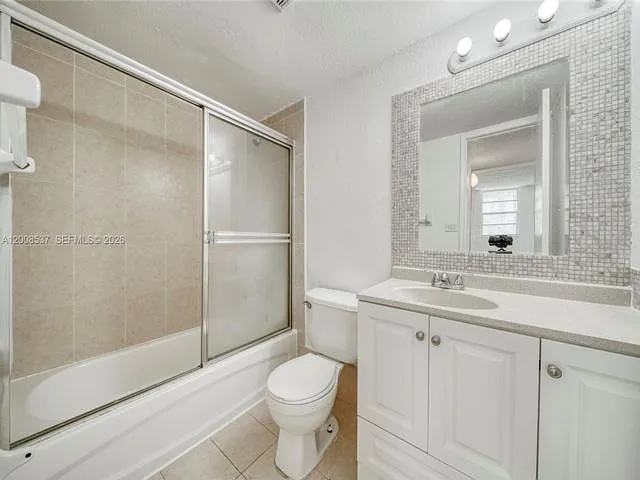 Yolanda Villas — Photo 2