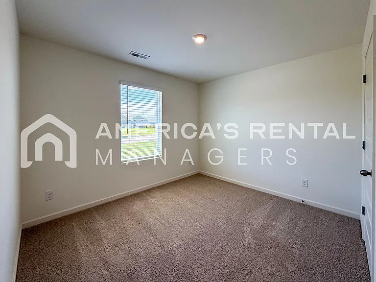 18584 Caffee Dr — Photo 4