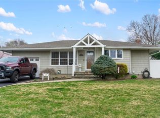 18 Marie Ct, Commack, NY 11725