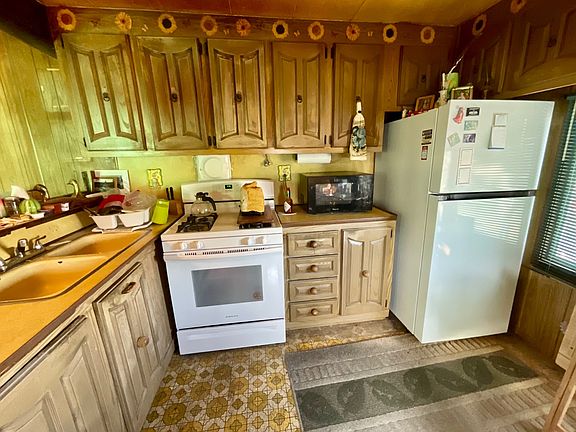 3rd image of 322 Lucky Ln