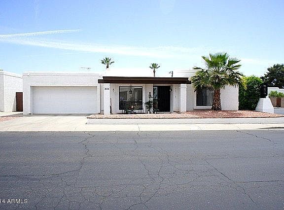 3rd image of 913 E Villa Maria Dr