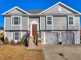 8944 NE 116th Pl, Kansas City, MO 64157