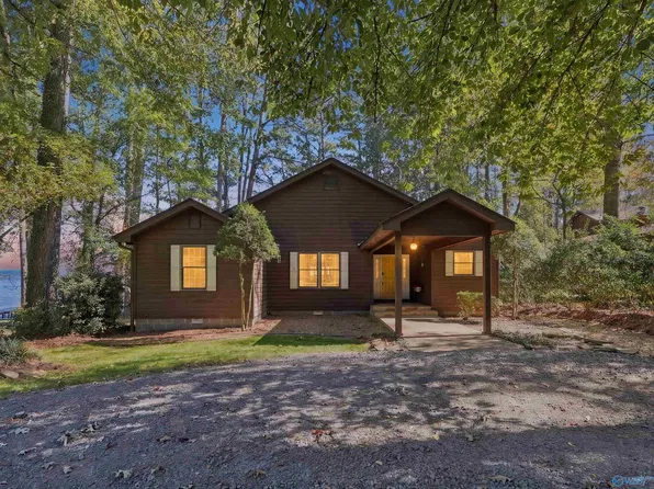 765 Point Of Pnes, Guntersville, AL 35976