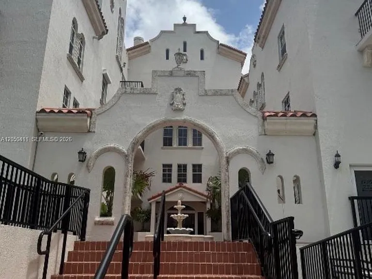 322 Navarre Ave — Photo 4
