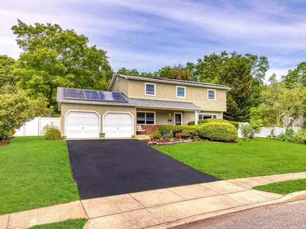 29 Waterford Drive, Wheatley Heights, NY 11798