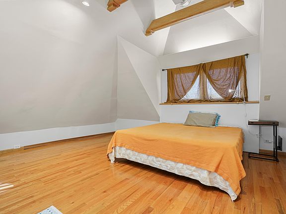4th image of 1215 N East Ave