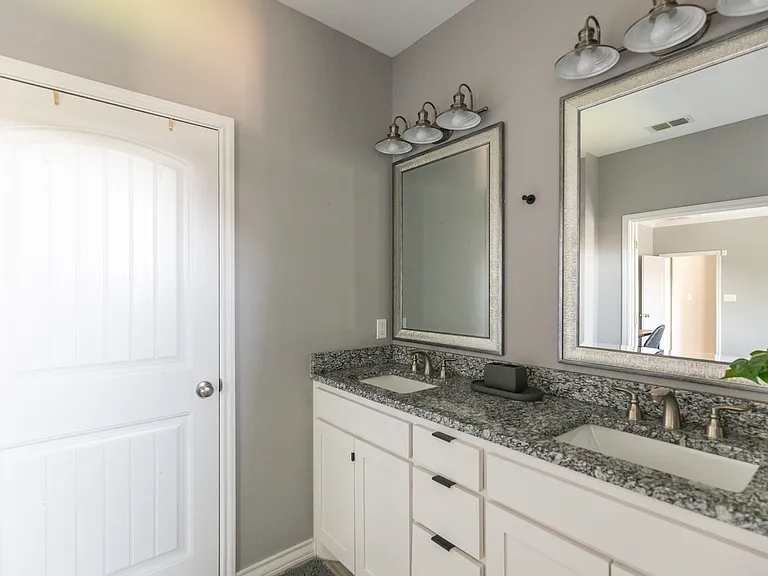 3126 Oakley St — Photo 13
