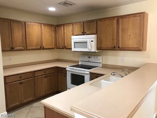 3 bed, 2.0 bath, 1799 sqft, $1,800 — Photo 2