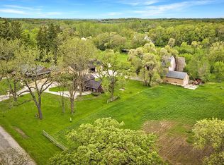 154 Roberts Rd, Lake Barrington, IL 60010