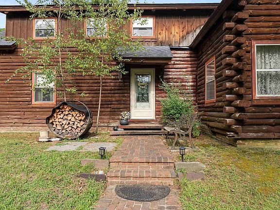 3rd image of 113 Deerwood Ave