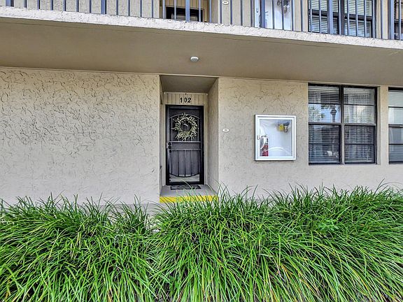 3rd image of 14 Royal Palm Way Unit 102