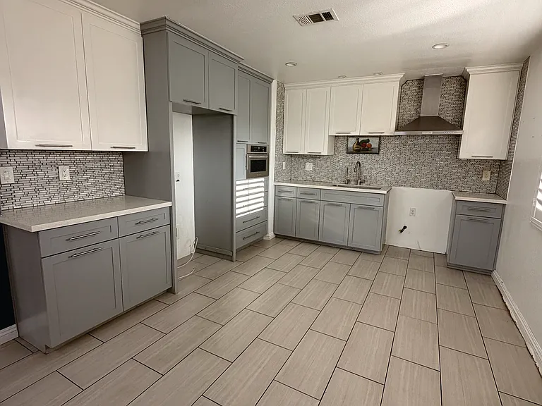 11356 Virginia Ave — Photo 3