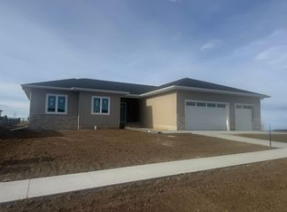 2709 Merle Ave, Hastings, NE 68901