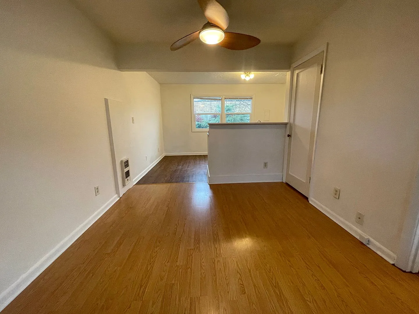 Cozy Woodlawn Studio with Full Kitchen & Parking — Photo 2