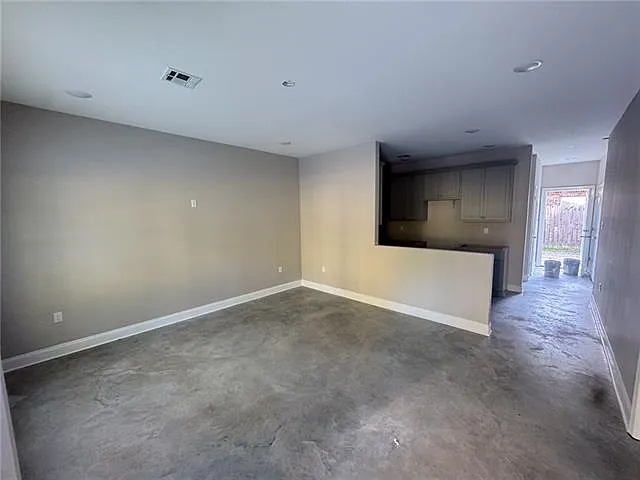 3 bed, 2.0 bath, 977 sqft, $1,500 — Photo 2
