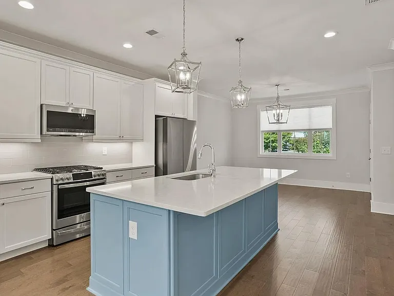 315 Pete Hollis Blvd — Photo 3