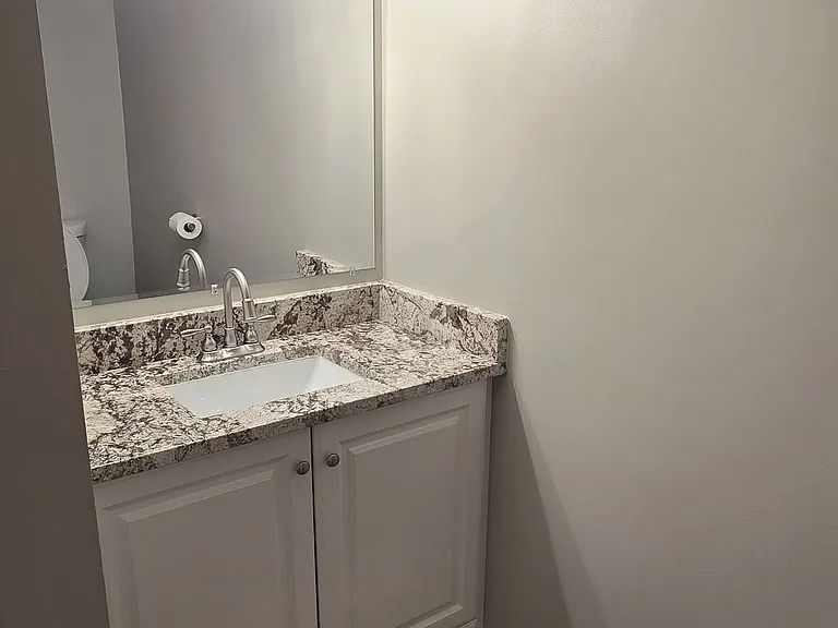 50 Edward J Roy Dr #4 — Photo 9