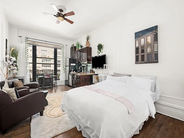 140 W 69th St #122A — Photo 5