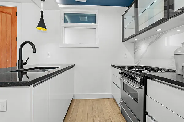 Rented by MNS | media 17