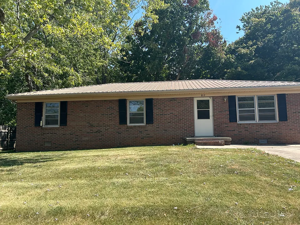 812 Springmont Dr