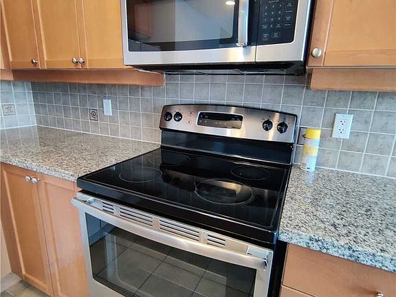 4th image of 10 Northtown Way #906