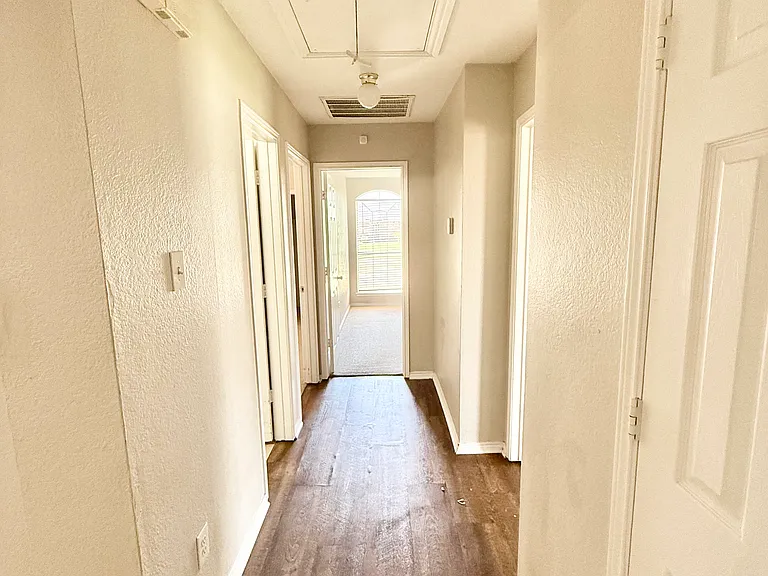 3902 Hudson Dr — Photo 11