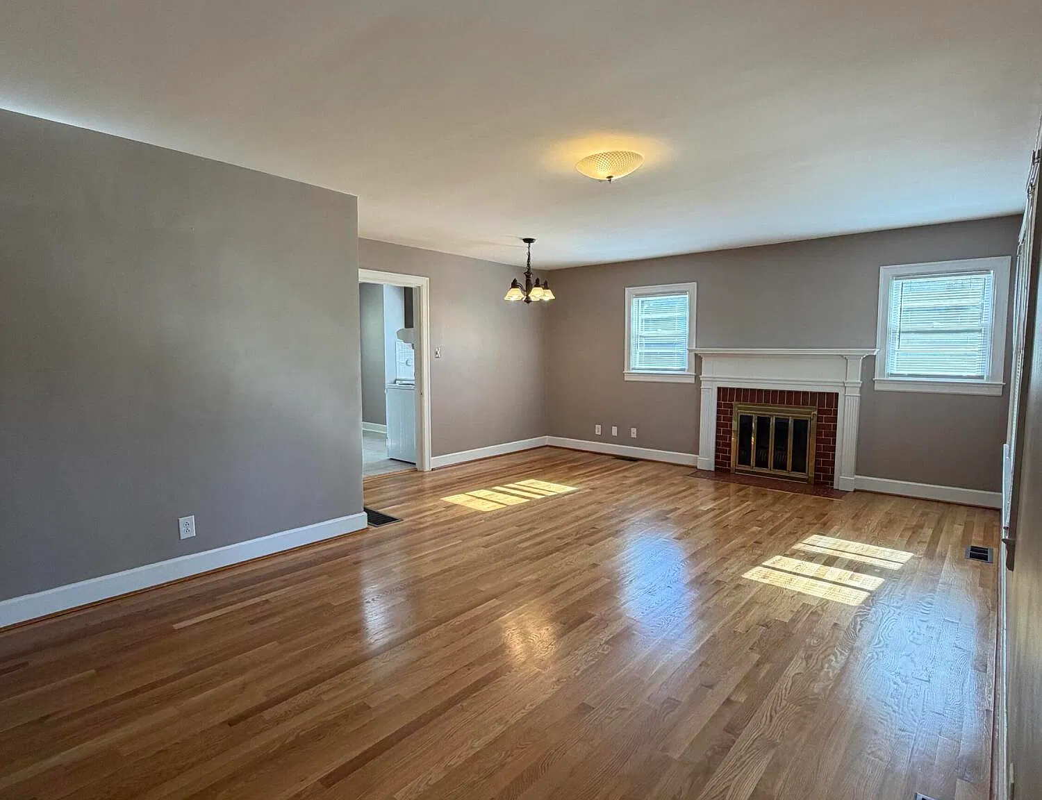 3 bed, 1.5 bath, 1500 sqft, $1,800 — Photo 3