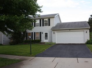 9 Chaucer Ln, Streamwood, IL 60107