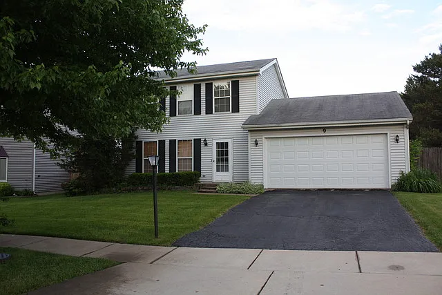 9 Chaucer Ln photo 1