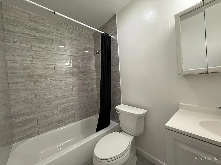 690 Bradford St #7 — Photo 11