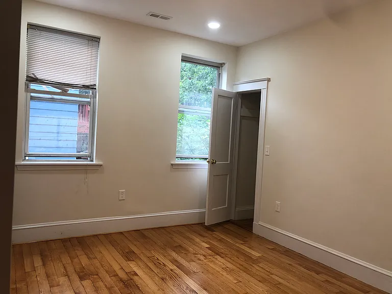 16 Copenger St #4 — Photo 6