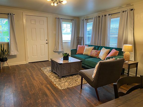 2nd image of 310 Saint Thomas St #B
