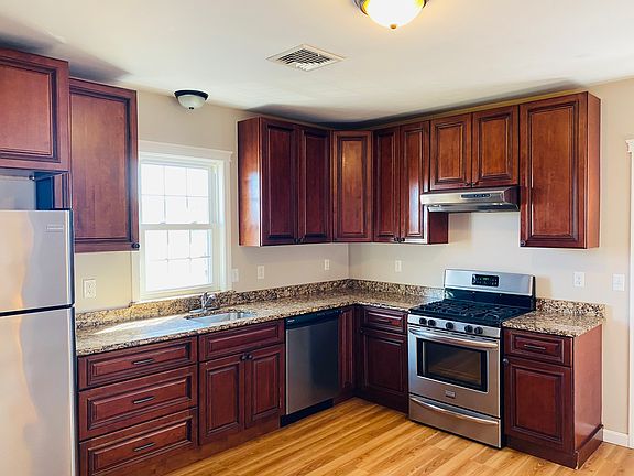 3rd image of 131 Beverage Hill Ave
