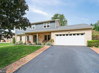 28 Staten Dr, Hockessin, DE 19707