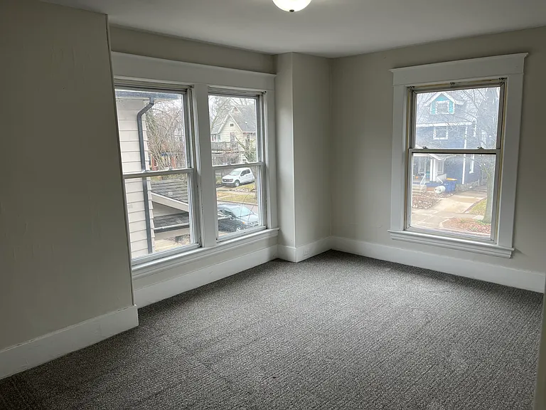 324 Carlton Ave SE — Photo 7