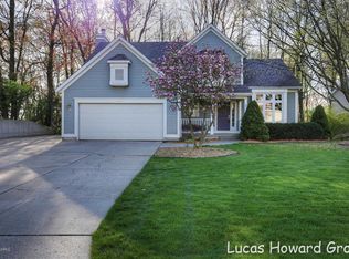 2462 McIntosh Ave NE, Grand Rapids, MI