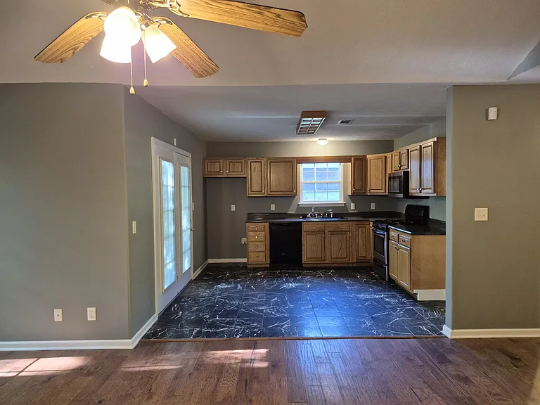 712 Michael Dr — Photo 37