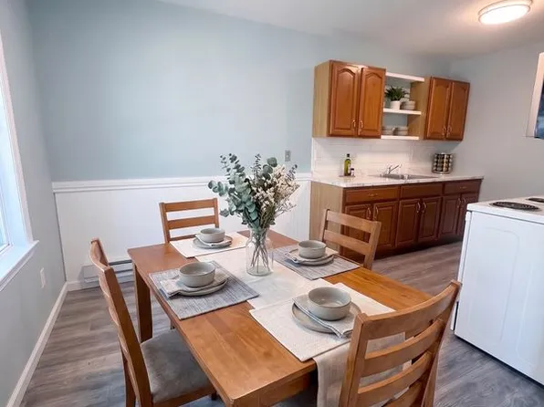 94 Park Ave APT 21, Amityville, NY 11701