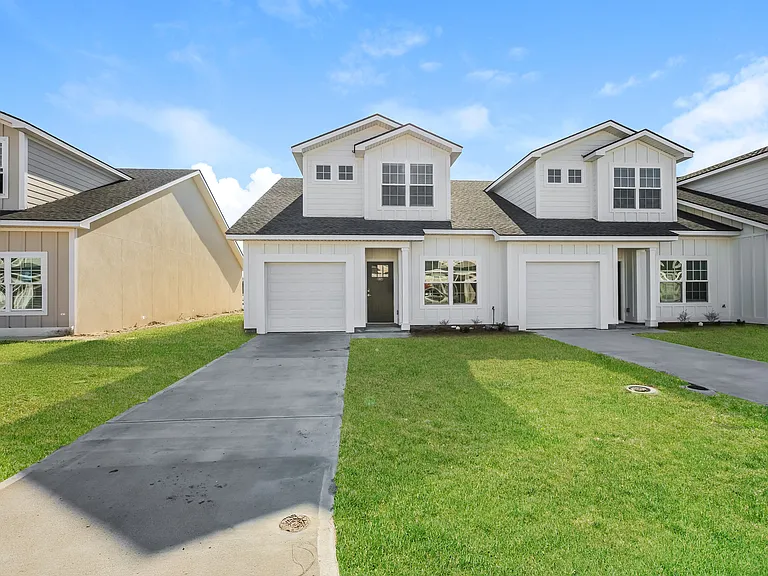 1017 Walker Point Way — Photo 1