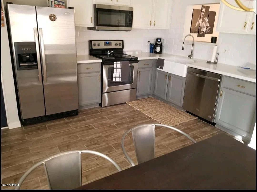 2 bed, 1048 sqft, $2,100 — Photo 3