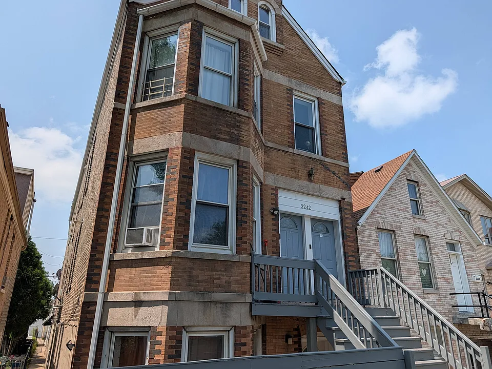 3242 S Hoyne Ave #1F