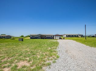 978 Redbird Ln, Bowie, TX 76230