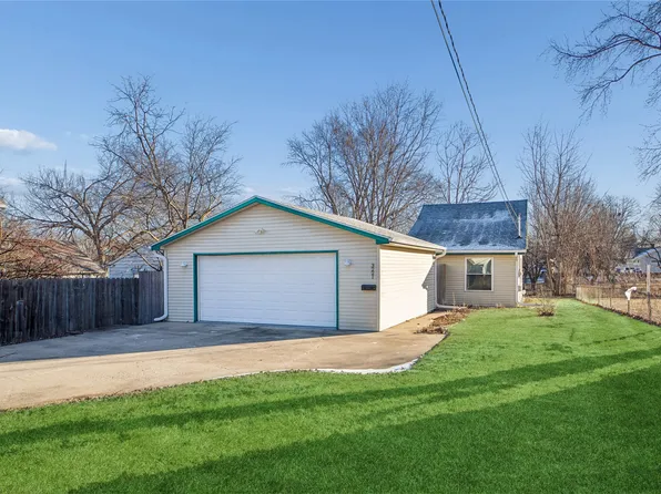 3221 E 12th St, Des Moines, IA 50316